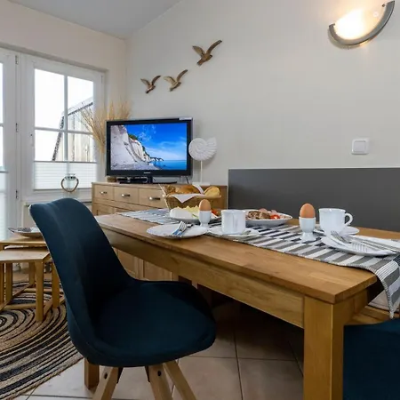 Apartment Haus Seeblick Mit 9 Alt Reddevitz