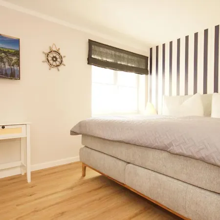 Apartment Haus Seeblick Mit 9 Alt Reddevitz