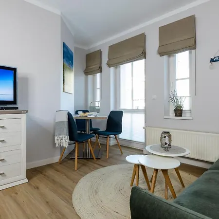 Haus Seeblick Mit 9 Apartment Alt Reddevitz