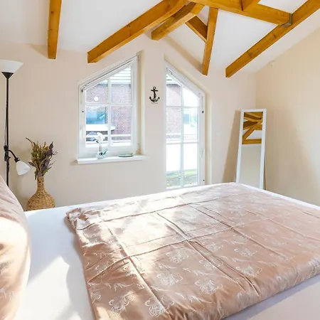 Apartment Haus Seeblick Mit 9 Alt Reddevitz