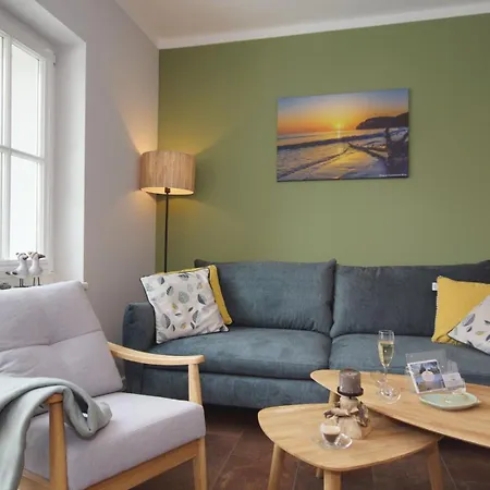 Apartment Haus Seeblick Mit 9 Alt Reddevitz