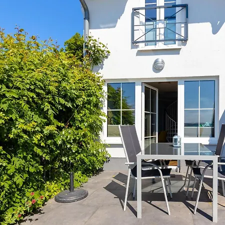 Haus Seeblick Mit 9 Apartment Alt Reddevitz