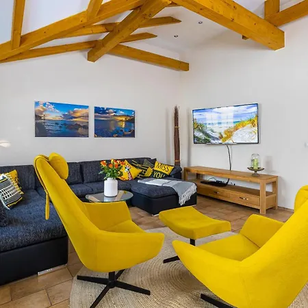 Haus Seeblick Mit 9 Apartment Alt Reddevitz