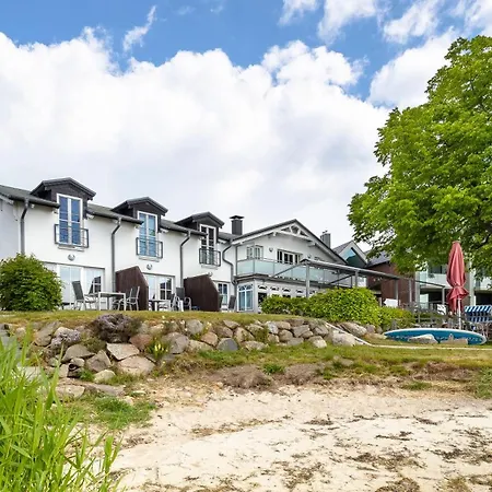 Apartment Haus Seeblick Mit 9 Alt Reddevitz