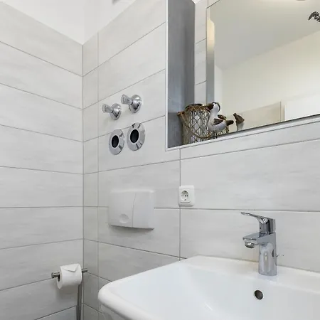 Haus Seeblick Mit 9 Апартаменты Alt Reddevitz