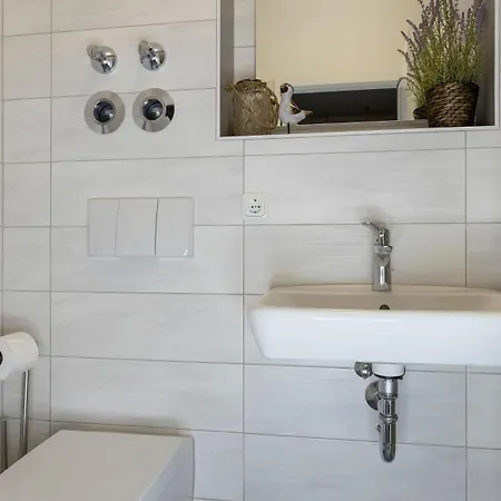 Апартаменты Haus Seeblick Mit 9 Alt Reddevitz