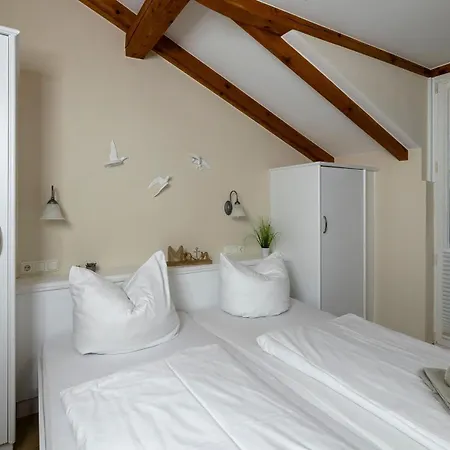 Haus Seeblick Mit 9 * Alt Reddevitz