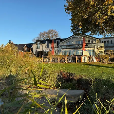 Haus Seeblick Mit 9 * Alt Reddevitz